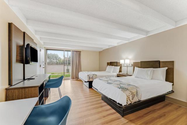Red Carpet Inn & Suites