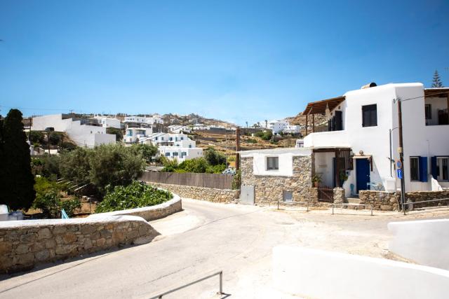 Fresh renovated maisonette close to the beach