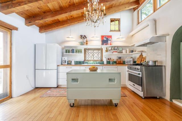 Stunning Artful Adobe - Super Walkable Location - Cozy and Comfortable