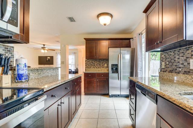 6 Mi to Beaches! Seminole Home w/ Furnished Patio