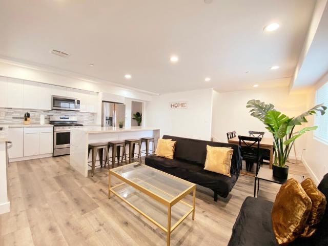 Modern 3BR Home in Mid-City
