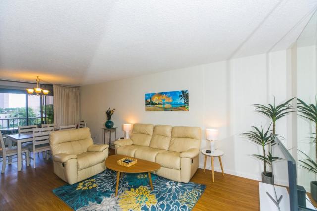 Discovery Bay 902 condo