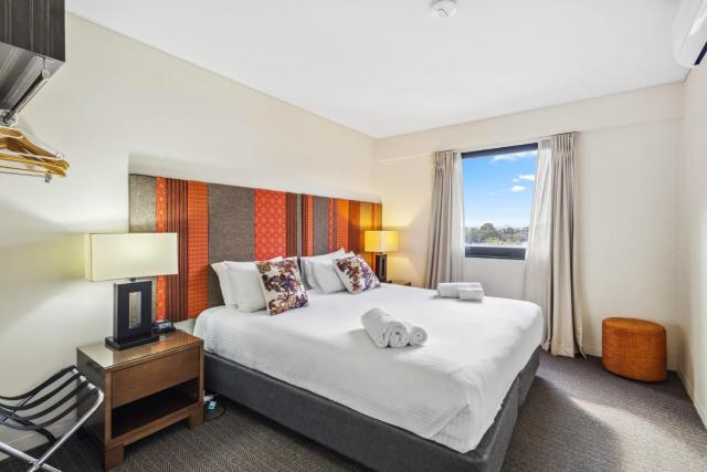 Cozy 2-Bedroom Apartment with City Views