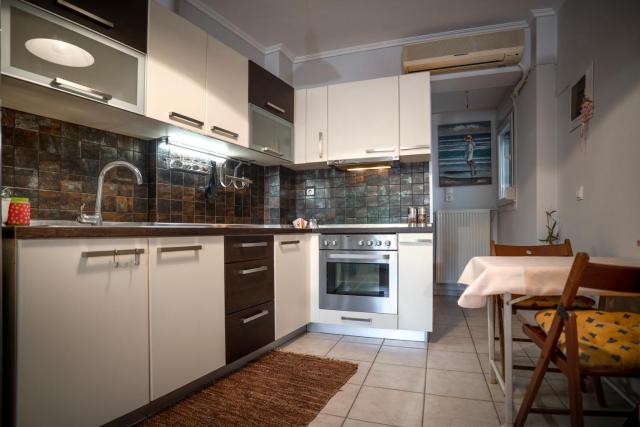 Isthmos Apartment by Golden Host