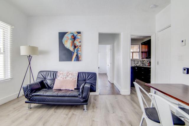 13th Street, 2 Bedroom by Deco 305- Walk to Beach