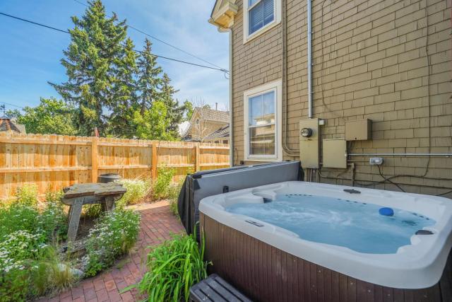 Noble Mansion 7 Bedrooms w Hot Tub Firepit & BBQ