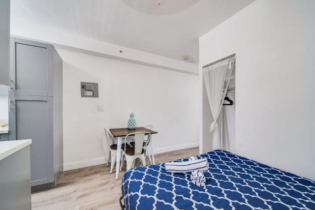 Ocean Drive Comfy apt, w/2 Queen Beds by the Beach