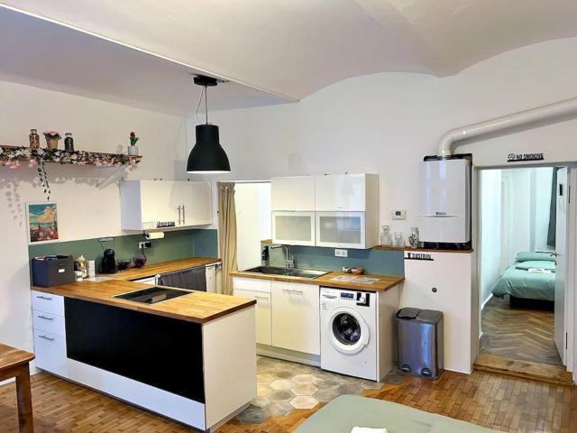 2-bedroom apartment with small courtyard - city center