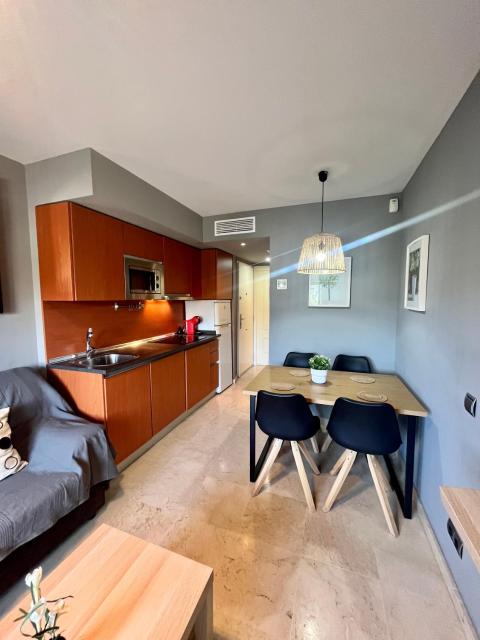 Precioso apartamento de una habitacion con parking y piscina