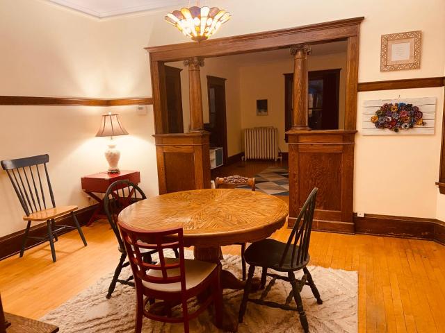 Treetop Apartment in the Heart of MPLS