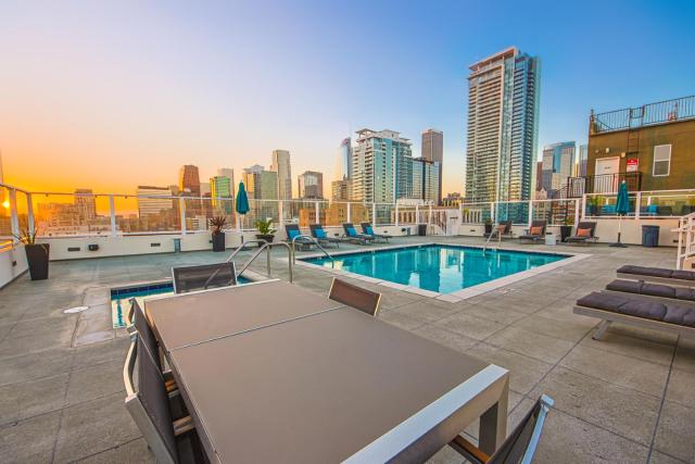 Sunny & Spacious 2BDR & 1BTH in Downtown LA