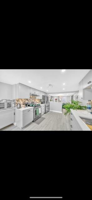3 bedroom 4bed 2bath Cozy retreat with large backyard