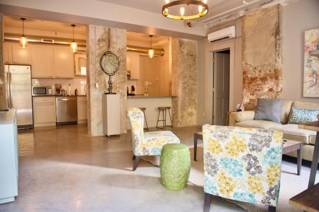 Very Close to French Quarter 2Bed