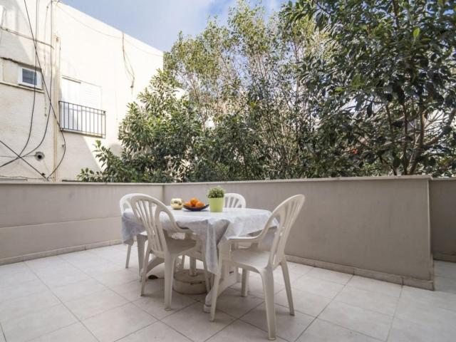 Quiet 2 rooms with large terrace