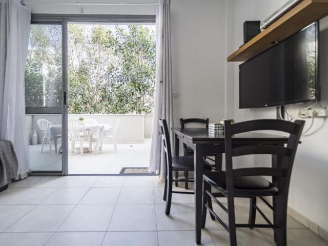 Quiet 2 rooms with large terrace