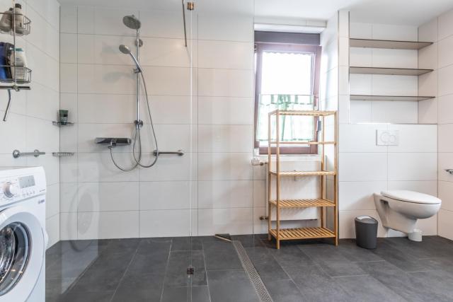 Monteurapartment nähe Darmstadt I 6 Schlafzimmer I 2 Badezimmer I 12 Betten I Parkplatz I Waschmaschine I Balkon
