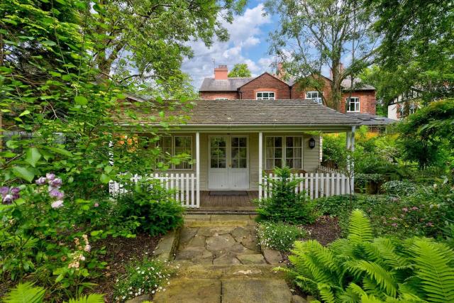 Garden Lodge in Hidden City Oasis, Manchester - Pass the Keys
