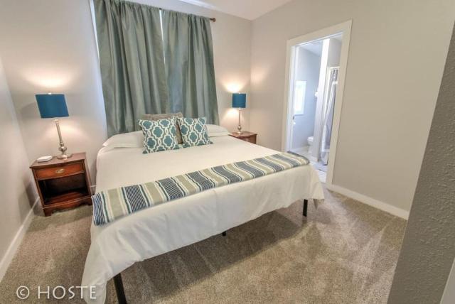 *H NEW!* Centrally Located 3BDRM Traveler`s Home Near Downtown Colorado Springs