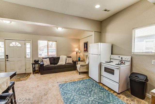 *H NEW!* 1 BR Downtown Townhome, Newly Renovated!