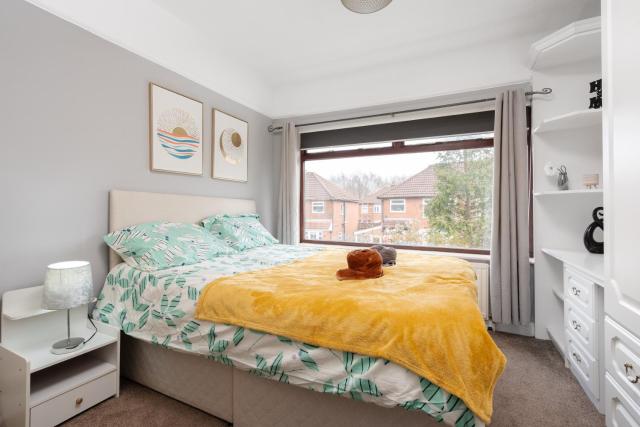 Elegant 3-Bedroom Manchester Retreat Free Parking KeenzChillz