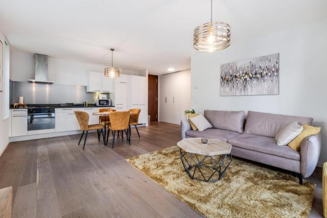 Modern 1 Bedroom in Montreux Center by GuestLee