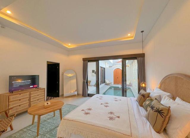 Stylish 2BR Villa with Private Pool & Fast WiFi in Canggu Center - Villa Kuku Canggu