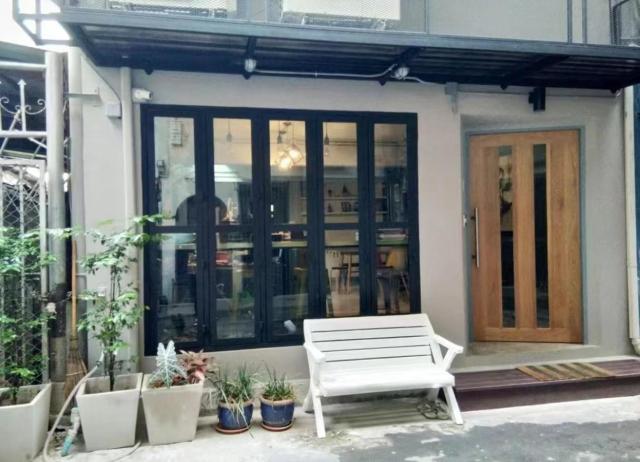 Bangkok Chat box Hostel