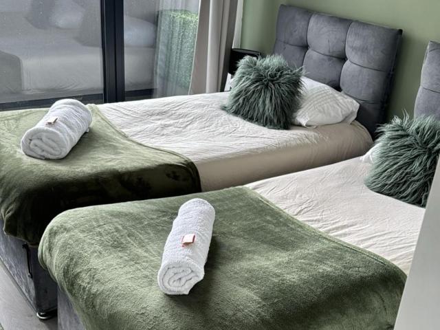 Stylish Madison Apartment with Balcony - FREE Car Parking - Hemel Hempstead Town Centre