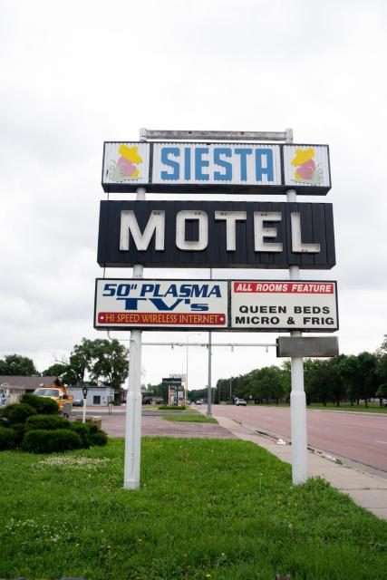 Siesta Motel