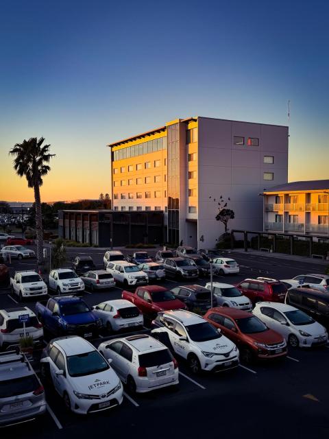 JetPark Auckland Airport Hotel