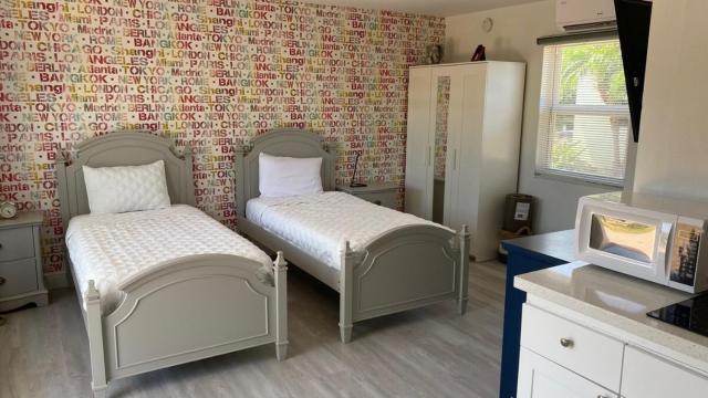 2 min walk to the Beach-All Renovated studio #4