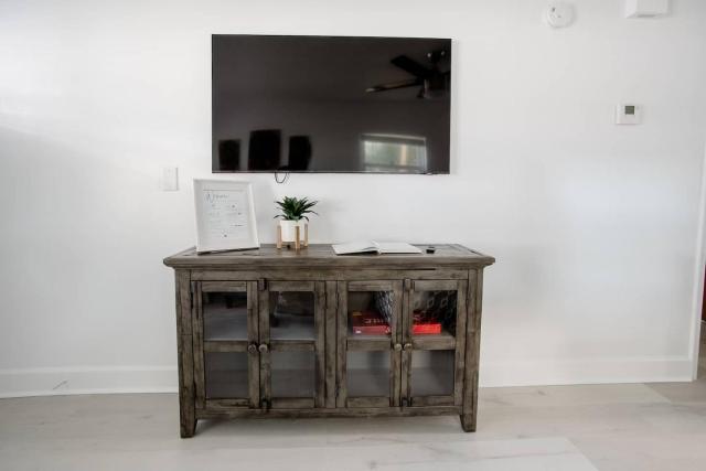 Charming 1-Bedroom Oasis in the Heart of Downtown