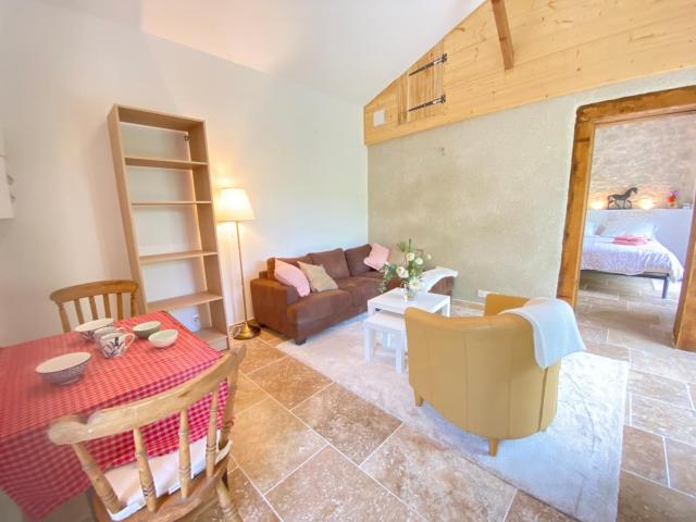 LODGE avec kitchinette terrasse et jardin privé clos