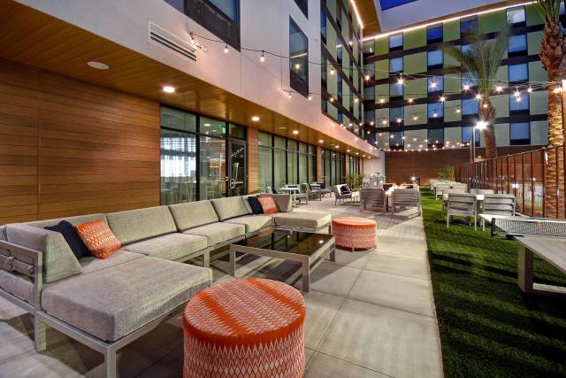Hampton Inn & Suites Las Vegas Convention Center - No Resort Fee