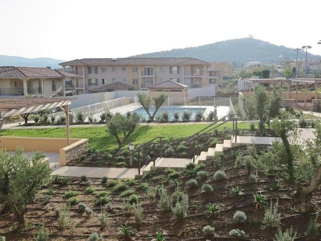 Charmant T3 à La Croix-Valmer : Terrasse, Piscine, Parking et Proximité Village - FR-1-726-15