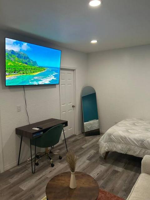 Private Studio Suite in Central Orlando With Full kitchen