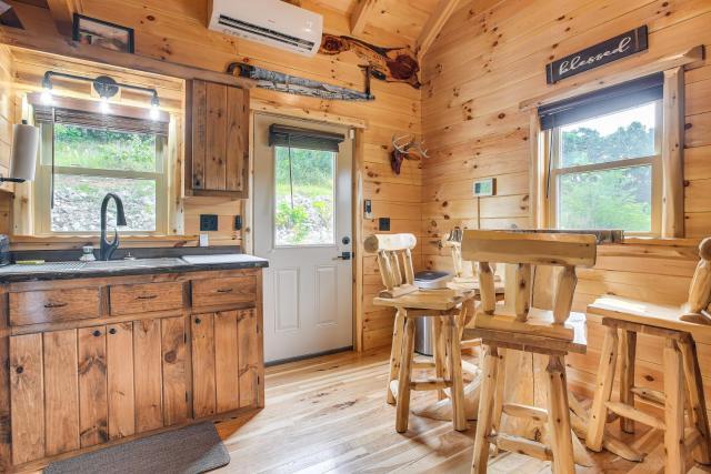 Hike & Fish! Cabin Near Hocking Hills State Park