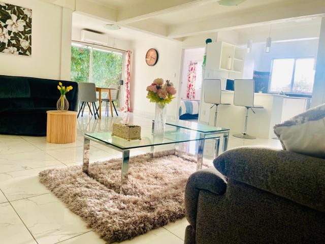 Ball Place Residence-Enjoy the entire downstairs