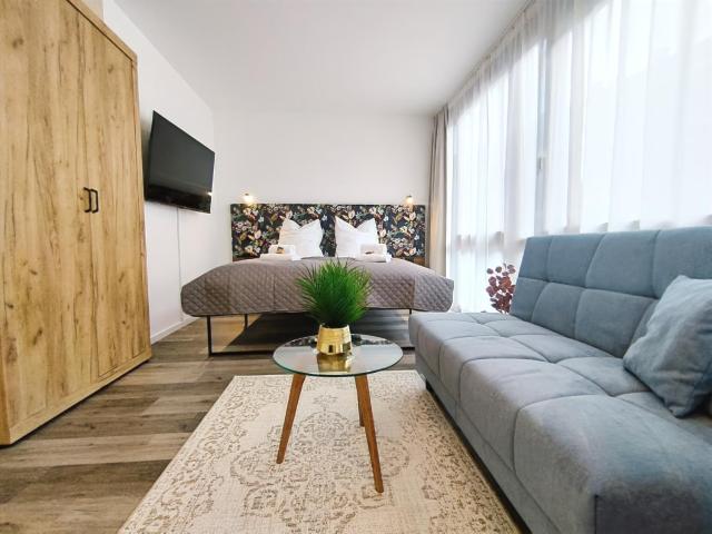 Design Apartment für bis zu 4 im 2 OG, modern, Dachterrasse, Grill, ruhige Lage, Disney plus, Wii, LAN und WLAN