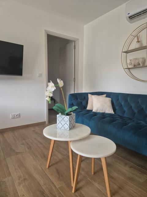 Rez de villa avec piscine privée, wifi, jardin clôturé