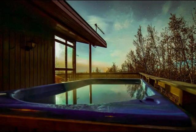 Golden Circle Lakeside Cabin with Private Hot Tub