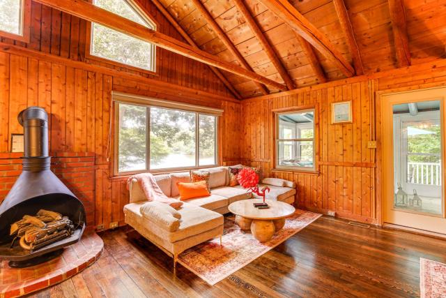 Lakefront Lusby Home w/ Fire Pit: 3 Mi to Beach!