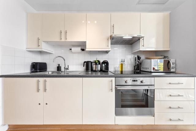 Canary Wharf Apartment