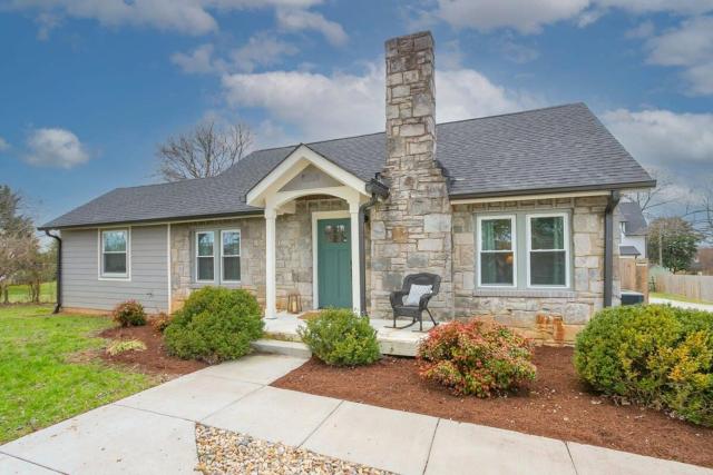 Beautiful Cottage in Donelson Close to Opryland