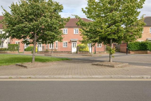 Cosy House with free parking!