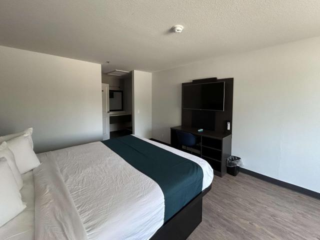 Motel 6 Lake Elsinore, CA