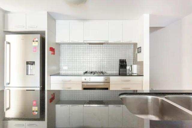 Spacious Freo Apt BBQ Balcony & 2 Cars