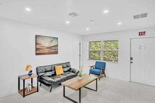 NEW 2 Bedroom Hollywood Beach and Hard Rock LB1