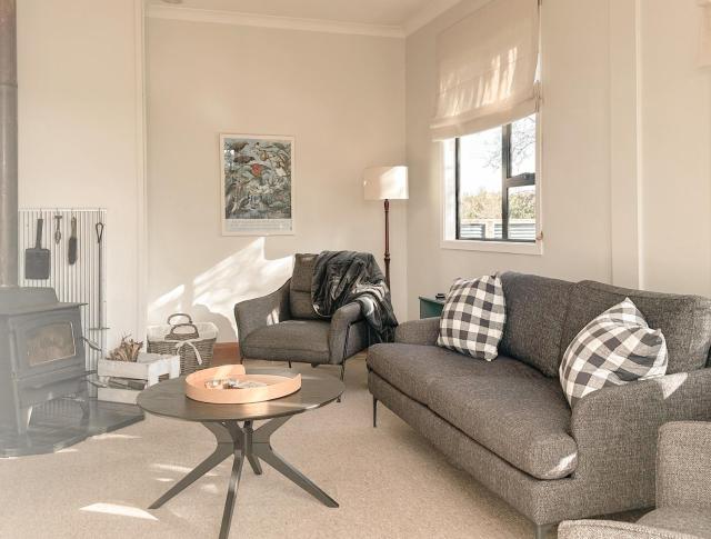 Dalton Cottage - Dreamy Retreat in Lush Gardens