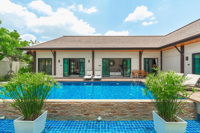 3-Bedroom Large Pool Villa With Garden